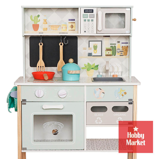 Cocina infantil de madera Emilia en tonos pastel con horno, microondas, fregadero y compartimentos de reciclaje integrados.