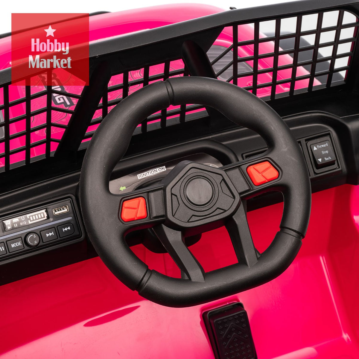 Interior del Jeep eléctrico infantil rosado con volante negro, tablero con controles de audio y rejilla protectora.