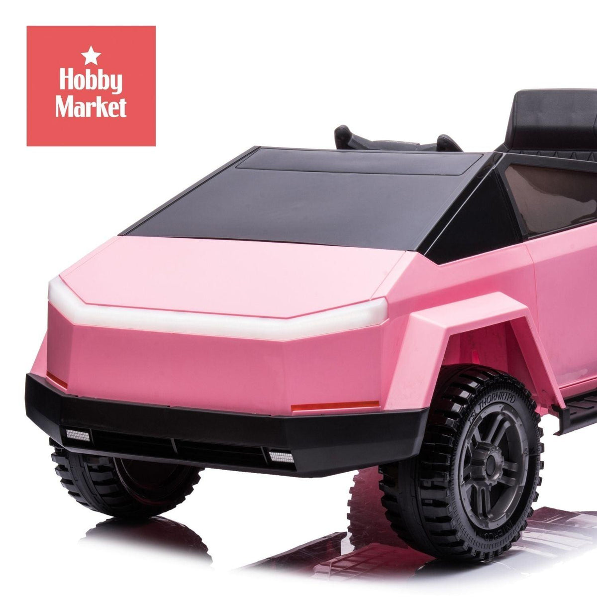Auto infantil Cyber rosa de diseño futurista con líneas geométricas, luces LED frontales y ruedas todoterreno negras.