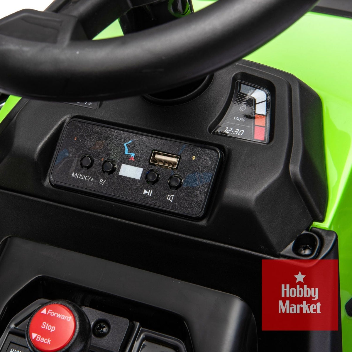 Panel de control de tractor eléctrico infantil verde con puerto USB, botones de música y pantalla de batería digital.